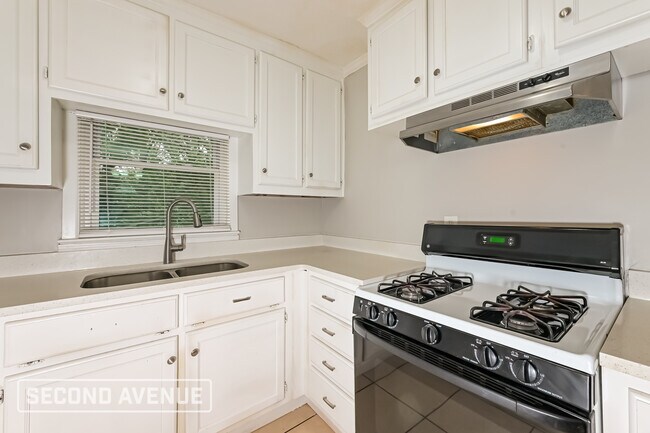 Building Photo - 5566 Cypress Dr