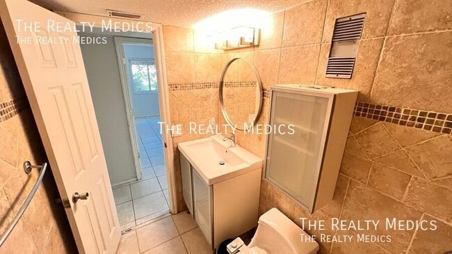 Building Photo - 3280 S Semoran Blvd