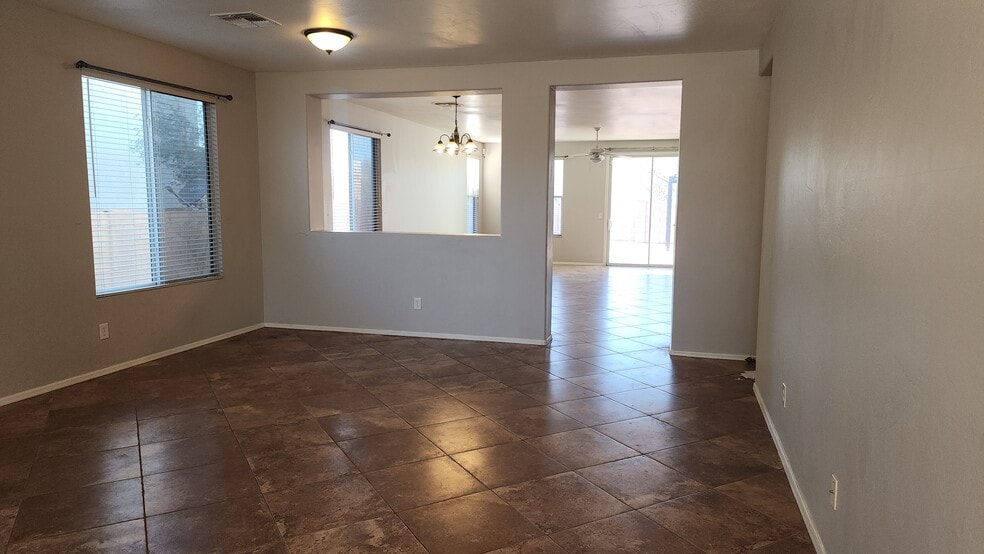 Main Entrance/Living Room - 4815 E Silverpuffs Way