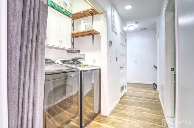 Building Photo - 9017 Riverside Pl