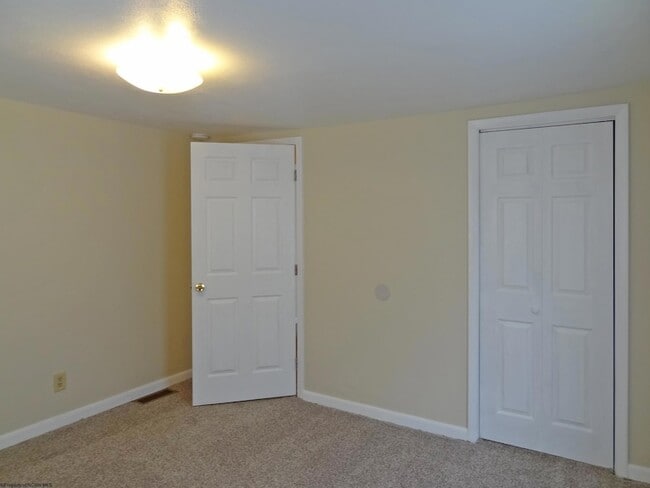 Building Photo - 2726 Stewartstown Rd