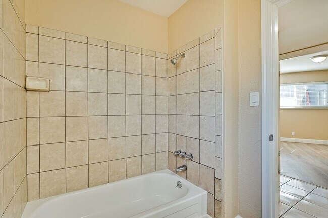 Building Photo - Excellent 2 Bed 1 Bath Home in Santa Clara!