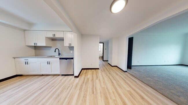 Building Photo - Parma - 2 Bedroom - 3rd Floor Unit