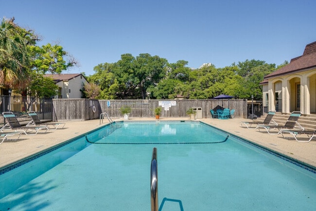 Building Photo - 8702 Village Dr