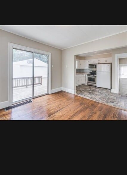 Building Photo - 1224 Carey Ave