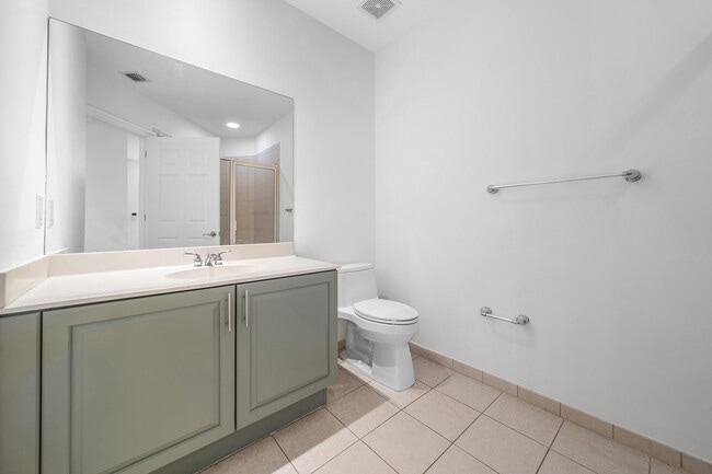 Building Photo - 824 Virginia Gardens Dr
