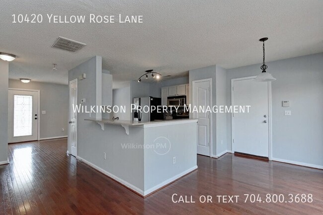 Building Photo - 10420 Yellow Rose Ln