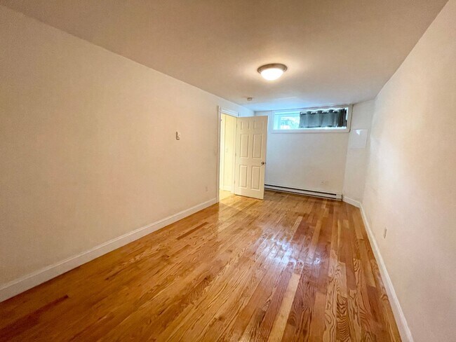 Building Photo - 98 L St