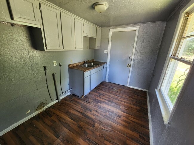 Building Photo - 336 E Olive St