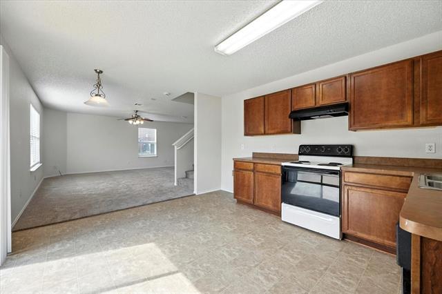 Building Photo - 1525 Hedgewood Trail