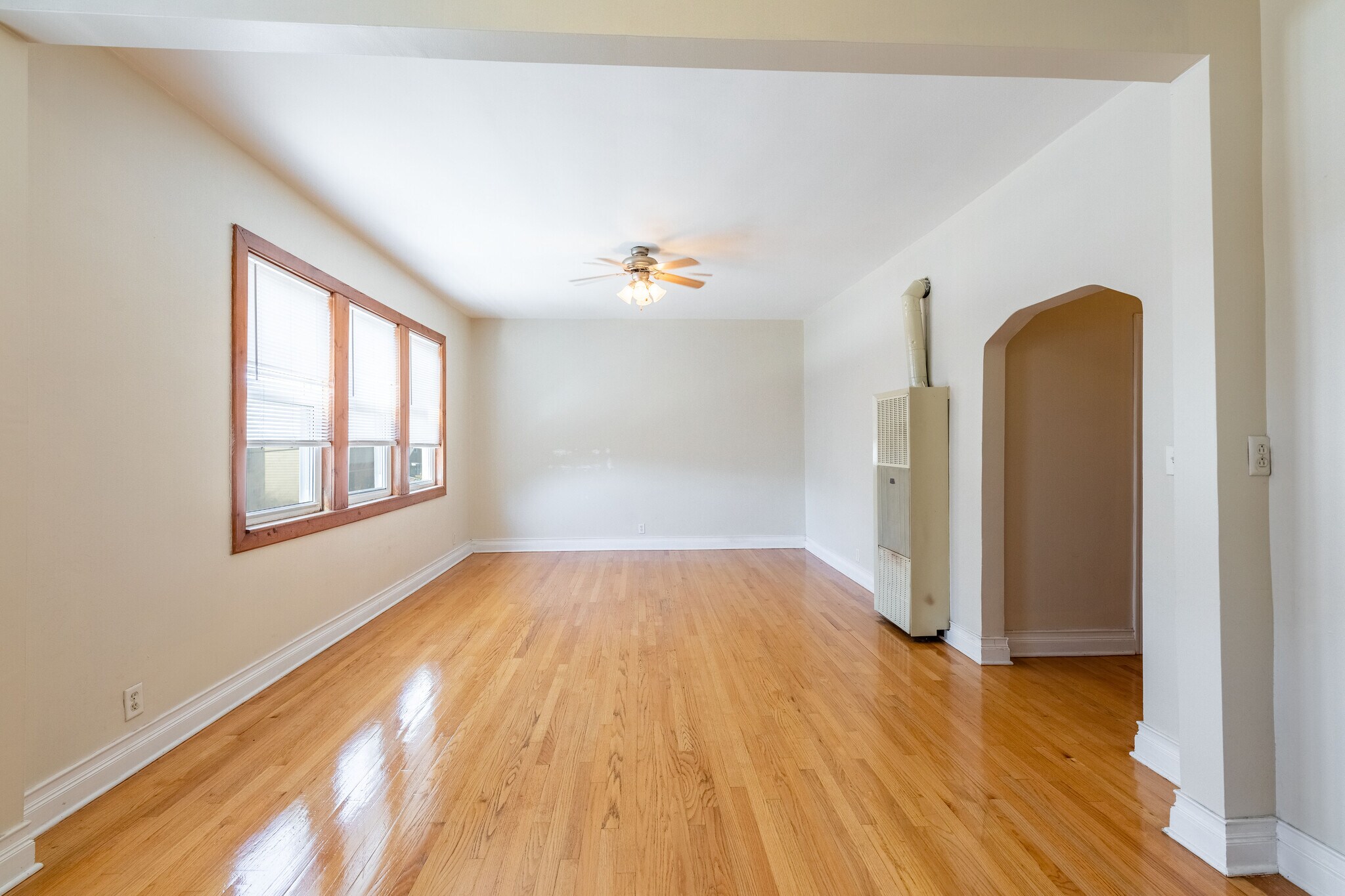 Building Photo - 2058 W 19th St