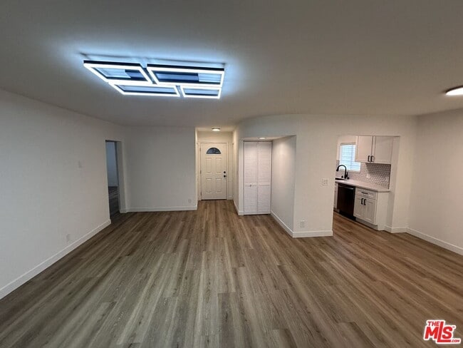 Building Photo - 314 S Clark Dr