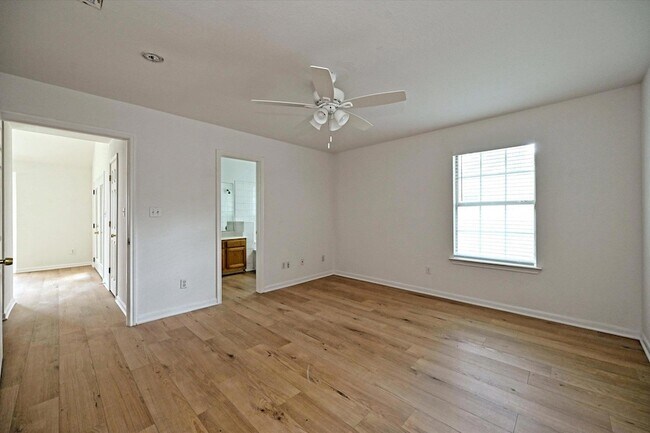 Building Photo - 108 N Mockingbird Cir