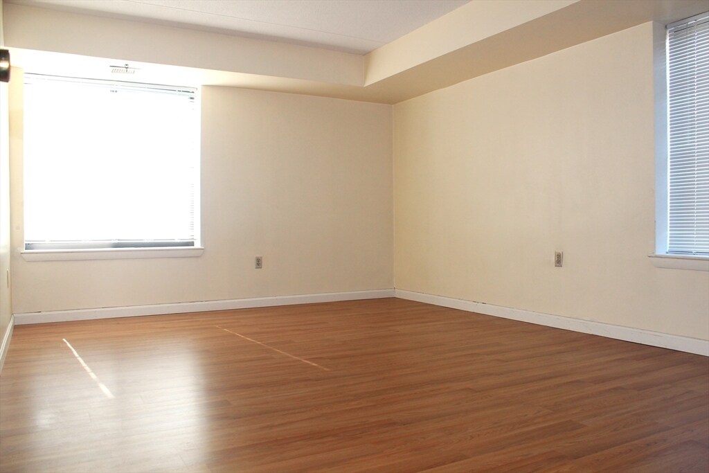 Building Photo - 1243 Beacon St