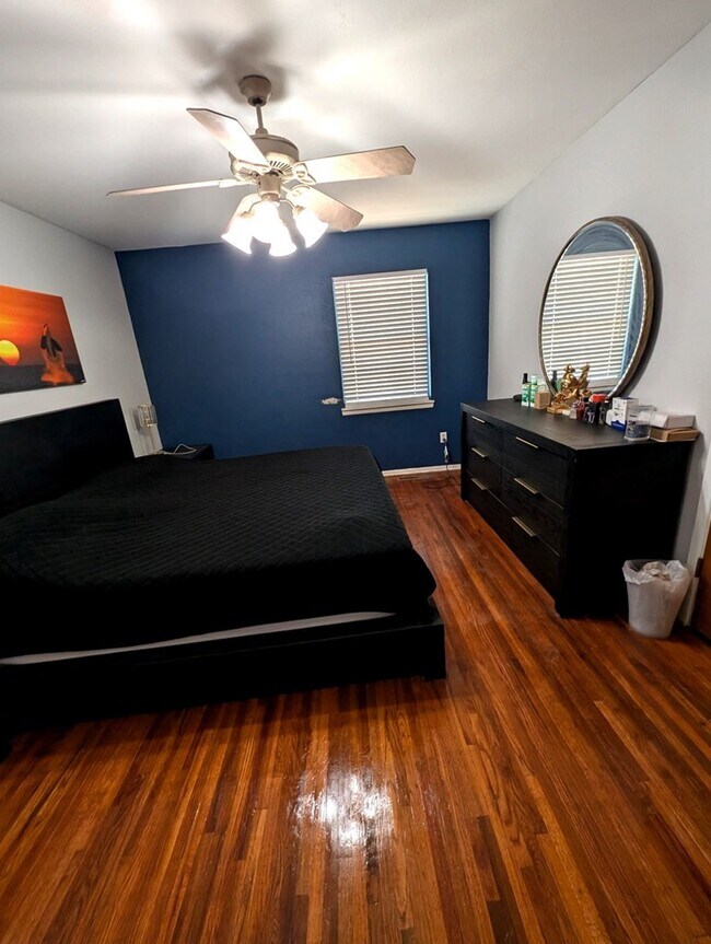 Building Photo - 1202 Douglas Dr