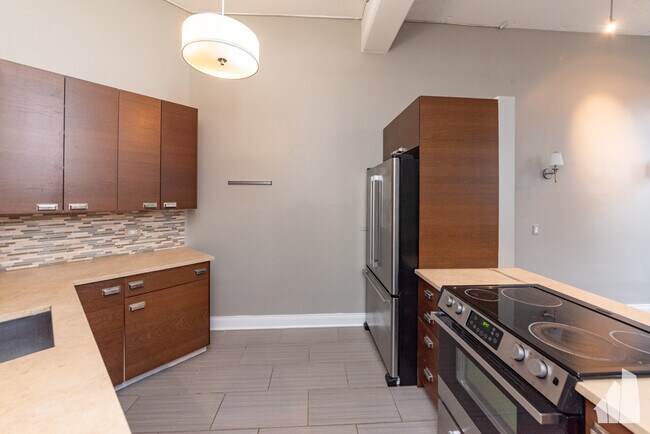 Building Photo - 124 W Polk St