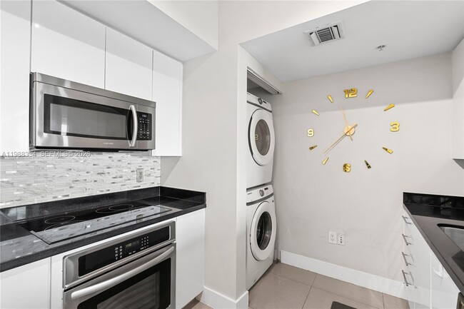 Building Photo - 92 SW 3rd St