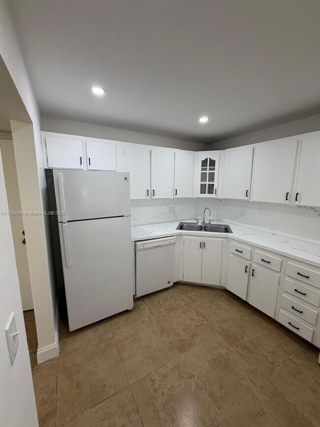 Building Photo - 10701 Royal Palm Blvd