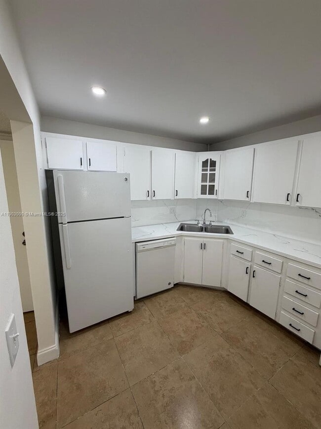 Primary Photo - 10701 Royal Palm Blvd