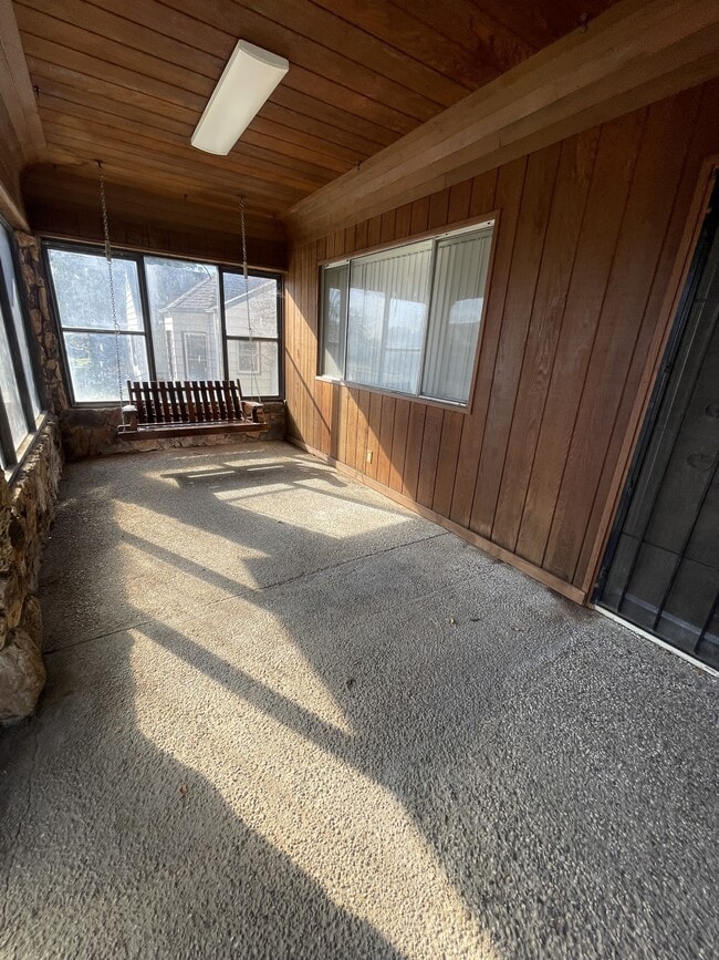 Building Photo - 1316 H St