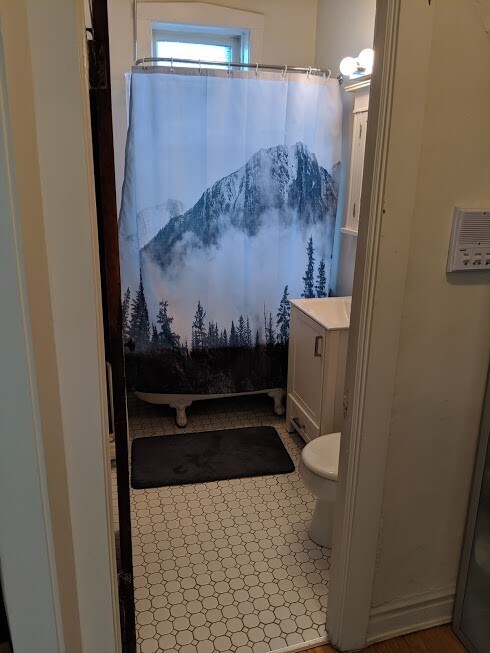 Building Photo - Light and Bright West Wrigleyville/Roscoe Village