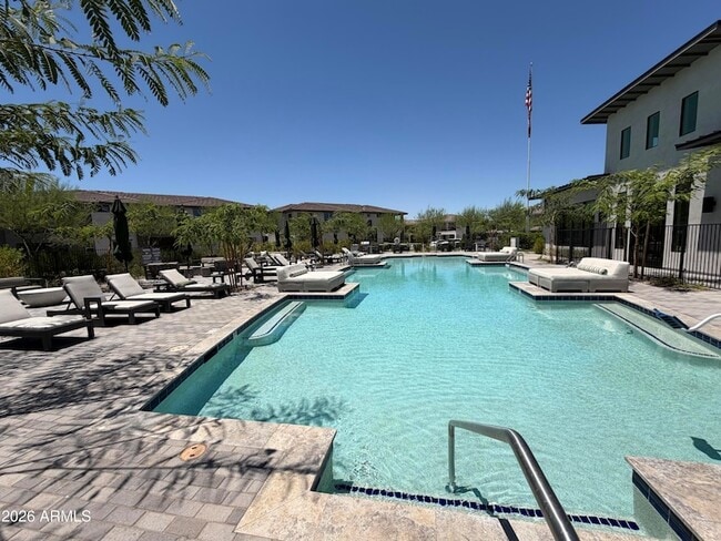 Building Photo - 2121 W Sonoran Desert Dr