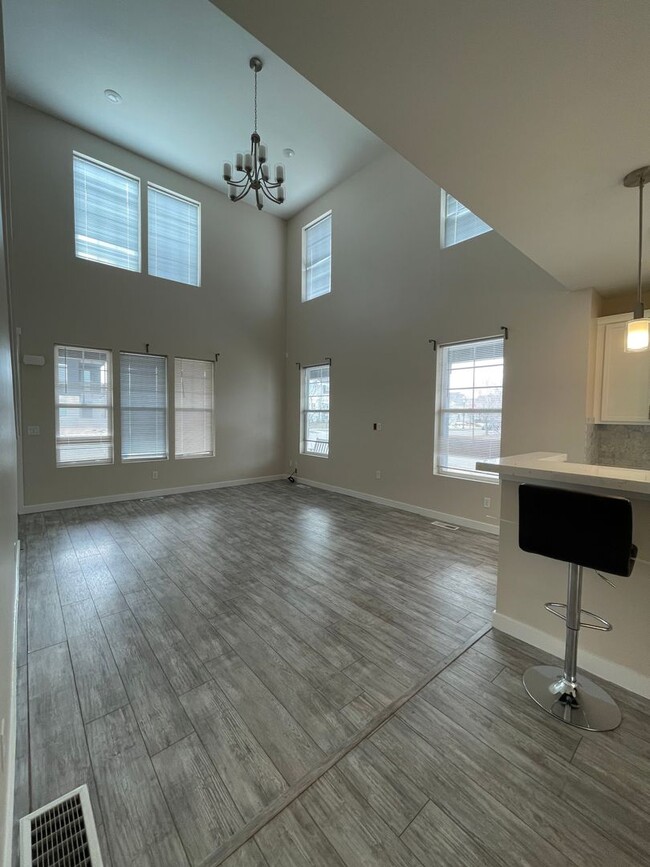 Building Photo - Large Daybreak home!