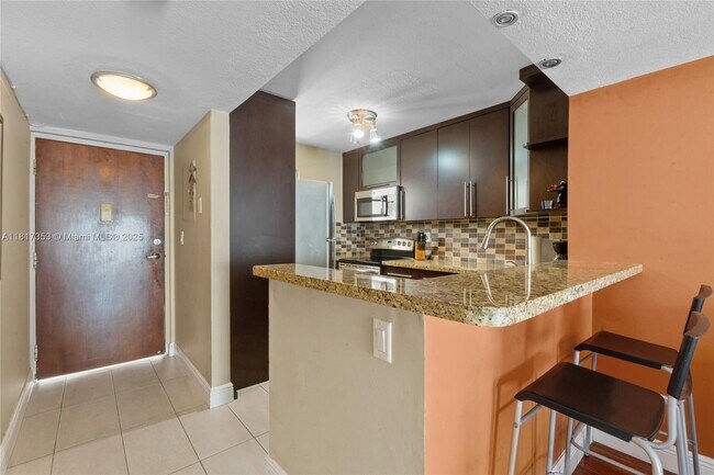 Building Photo - 1150 Collins Ave