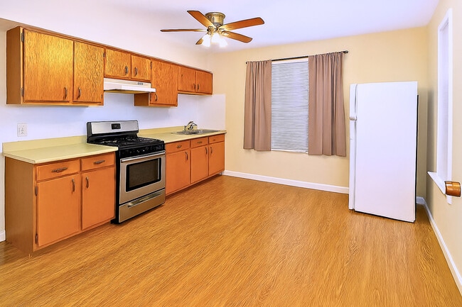 Building Photo - 4701 N Kilbourn Ave