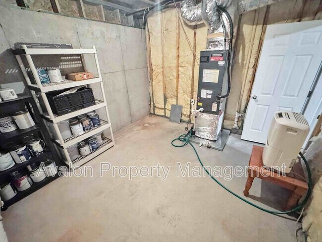 Building Photo - 2435 Manor View