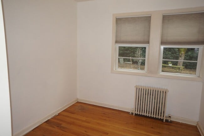 Building Photo - North Mt Tabor one bedroom Condo. Immaculate condition!