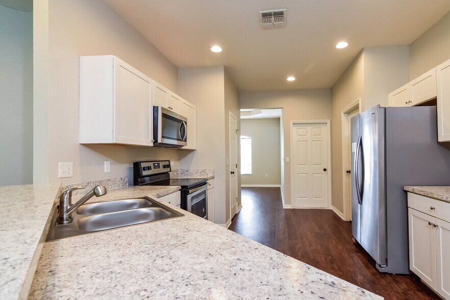 Building Photo - 3677 Sandhill Crane Dr