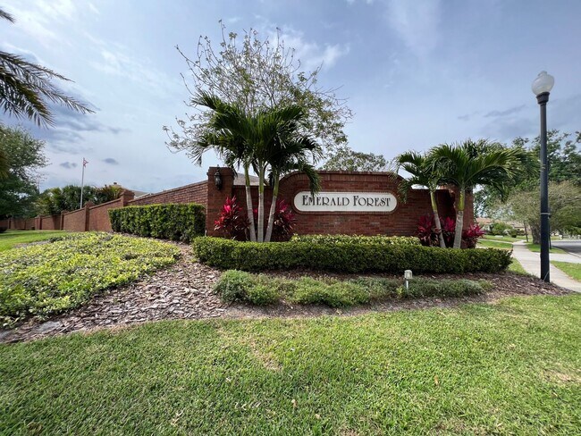 Building Photo - 10008 Canopy Tree Ct