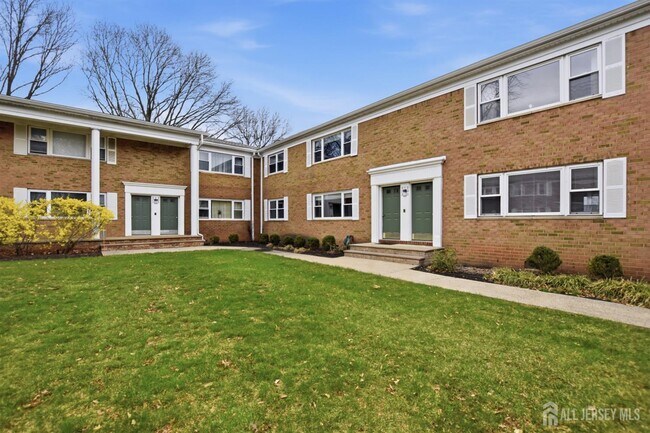 Building Photo - 160 Evergreen Rd