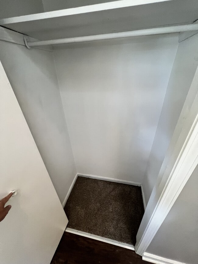 Building Photo - 3700 Hillcross Dr