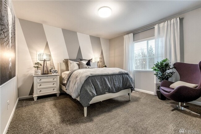 Building Photo - Beautiful Home Close to Everything 4BD