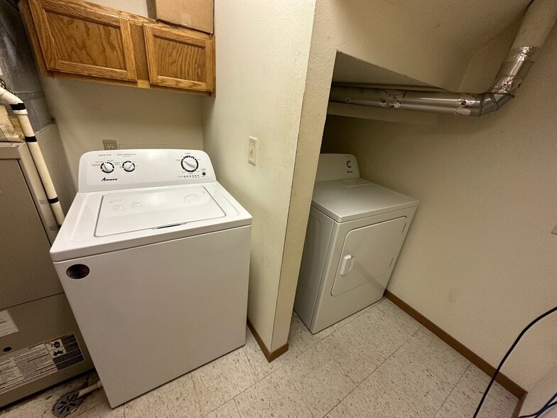 Building Photo - 1521 6th St E