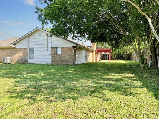 Building Photo - 2110 Oak Creek Cir