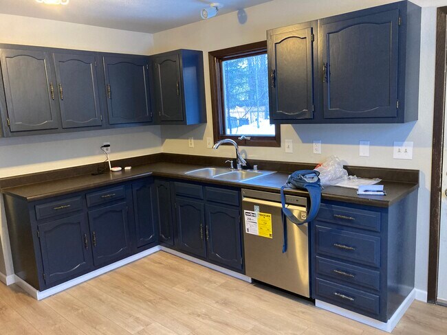 Building Photo - 1841 State St