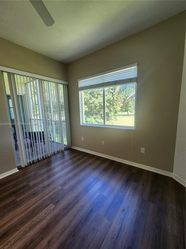 Building Photo - 3600 Oaks Clubhouse Dr