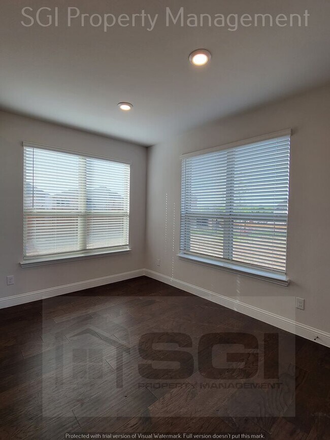 Building Photo - Incredible Brand New 6 Bedroom!!