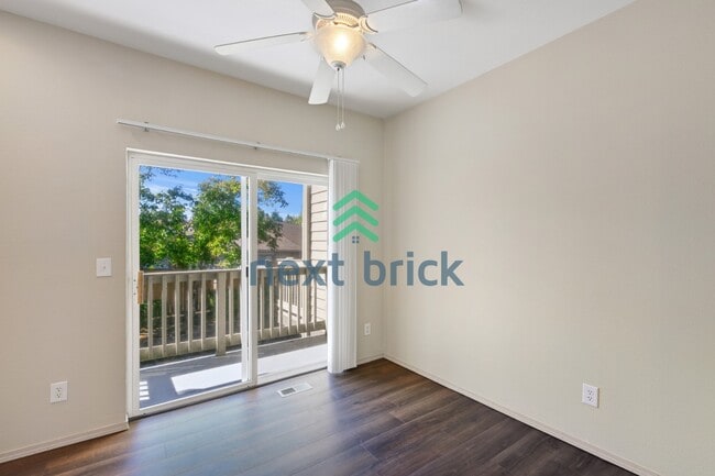 Building Photo - Spacious 3-Level Condo with 2-Car Garage, Mt. Rainier Views & Turnkey Comfort in Bonney Lake