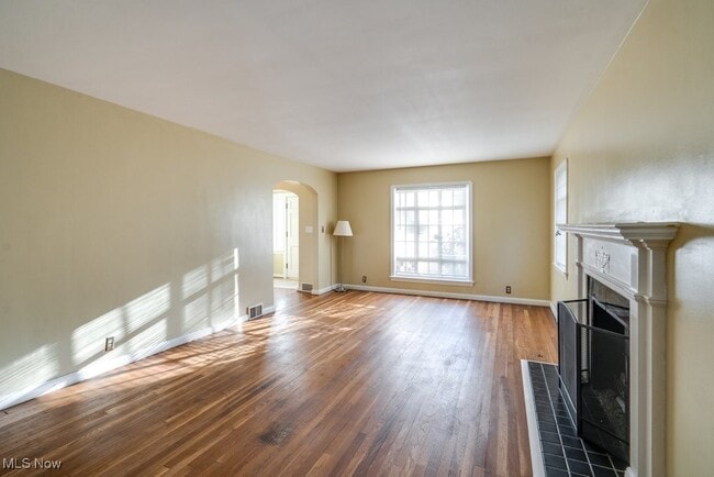 Building Photo - 630 Mineola Ave