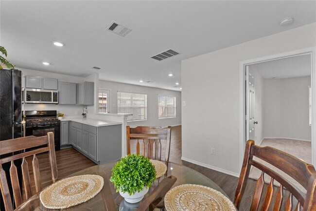 Building Photo - 14515 Broadbury Pond Rd
