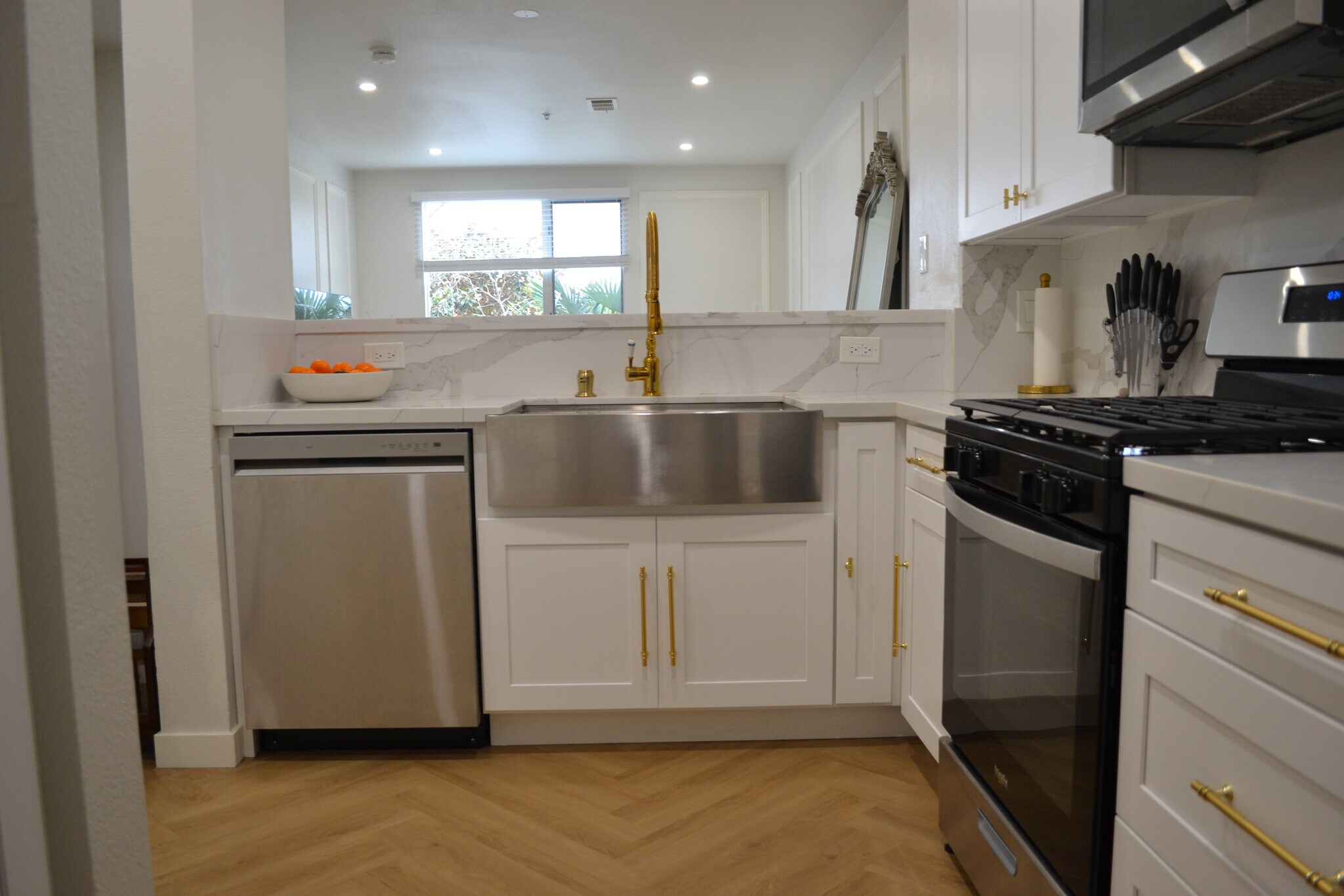 Building Photo - 6400 Crescent Park E