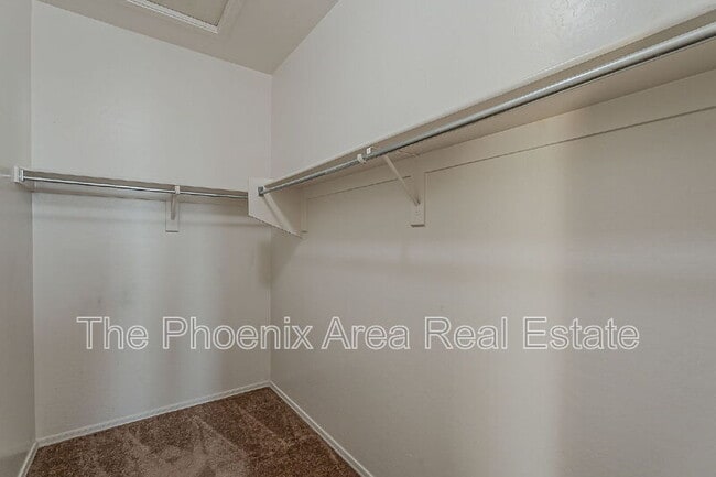 Building Photo - 885 S Osborn Ln