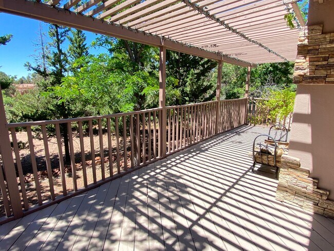 Building Photo - 2285 Sanborn Dr