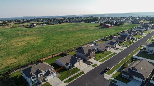 Building Photo - COMING SOON !! 4 Bed 2 bath 5 Mile Prairie newer home with open concept design