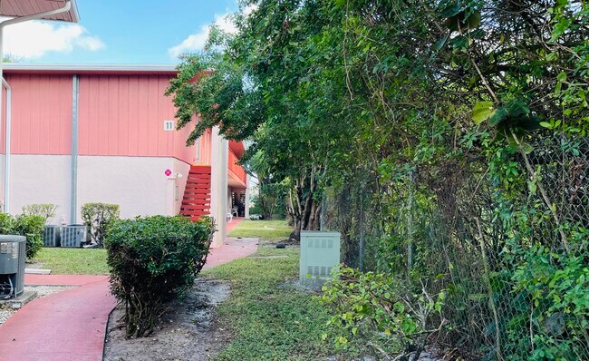 Primary Photo - 11 Golfs Edge