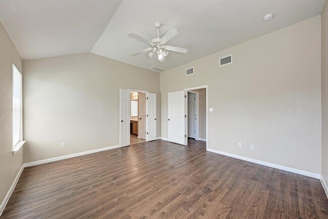 Building Photo - 18613 White Water Cove